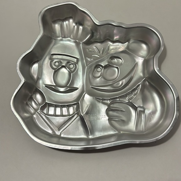 Bert and Ernie cake pan - Picture 3 of 4